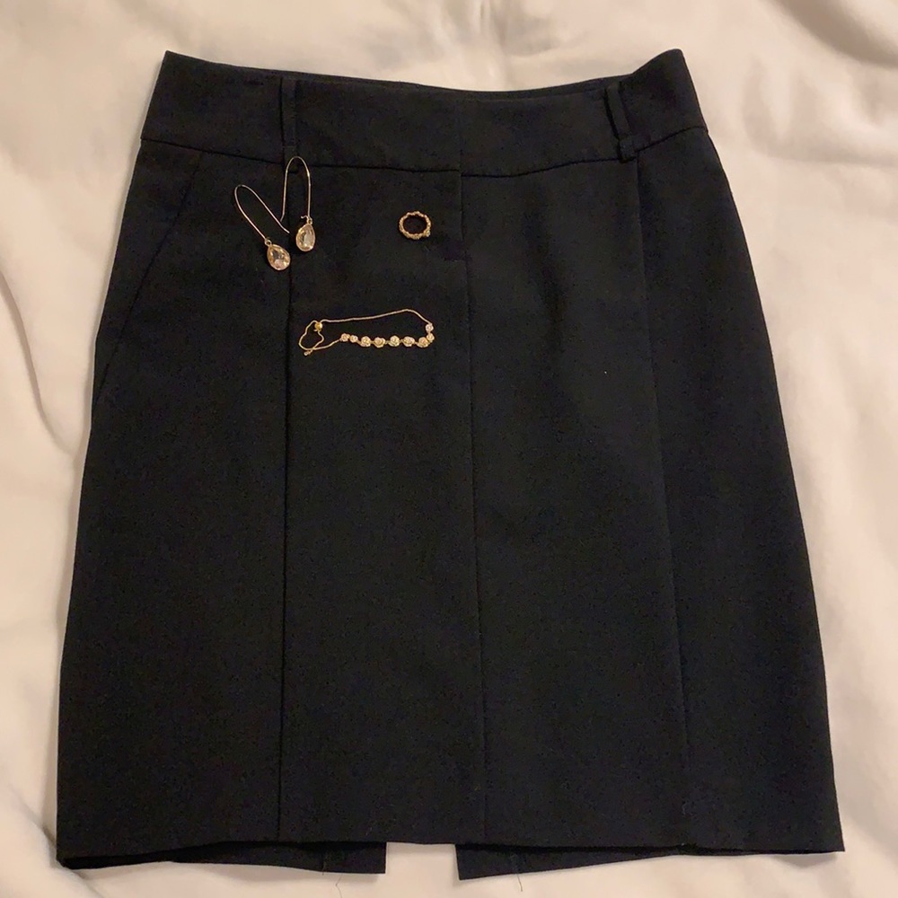 Black pencil skirt - belt loops at waste zip front